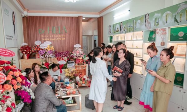 Chúc mừng khai trương DR HELA BEAUTY & ACADEMY