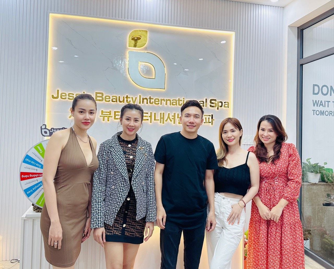 Jessie Beauty hân hạnh đón tiếp ca sĩ Phạm Trưởng và Khánh Trung ghé thăm trải nghiệm dịch vụ